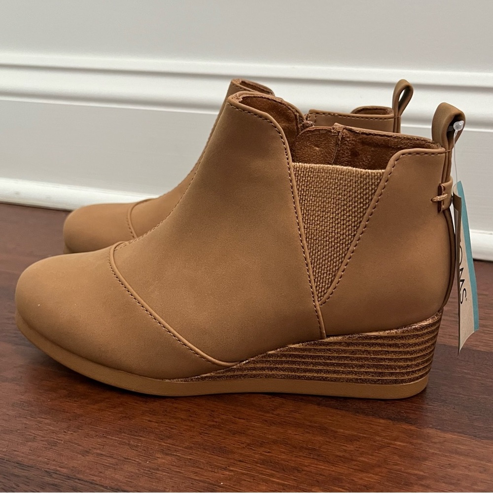 NEW! Toms Kelsey Wedge Bootie - Size 2